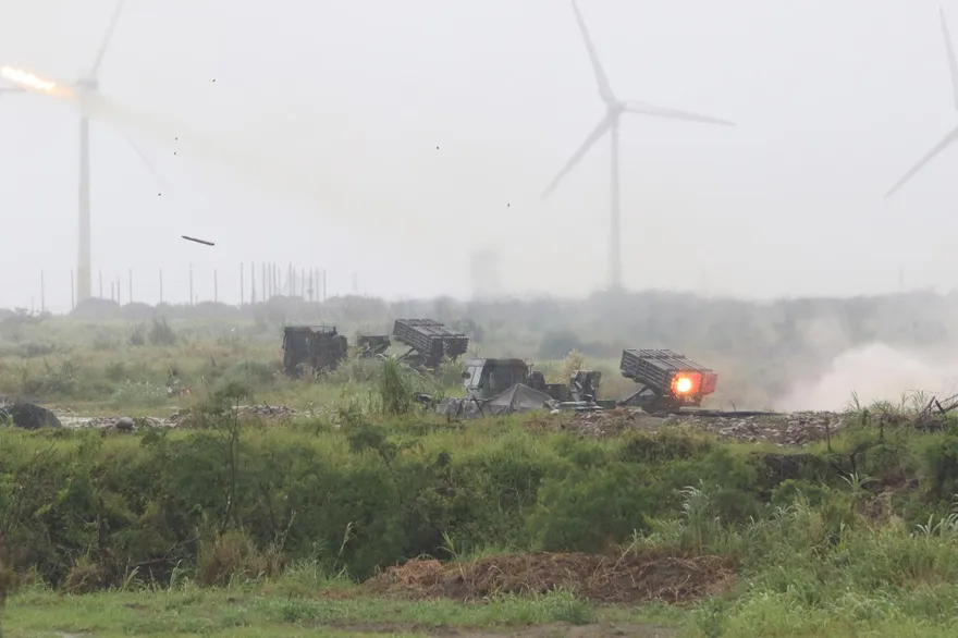 雷霆2000大雨中重返甲南海灘　火箭彈失效發射隨即墜地