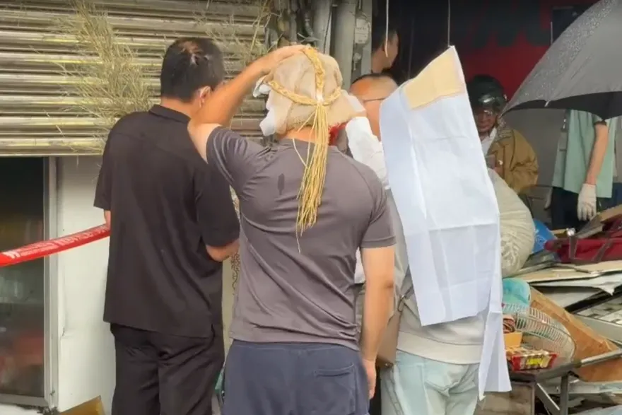 影/新竹氣爆釀2死！麵包店夫妻遭牆壓亡　兒女悲痛招魂