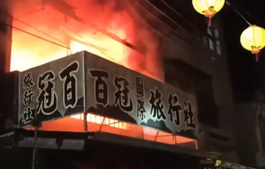 嘉義朝陽街旅行社突發大火！二樓全面燃燒現場濃煙密布