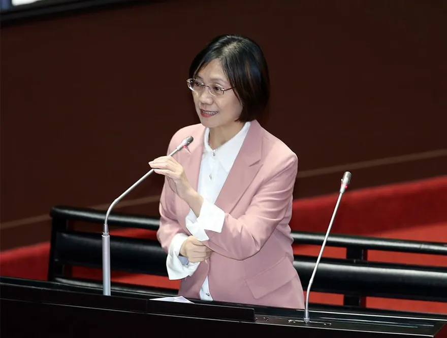 銓敘部拒還退休金差額慘了！翁曉玲轟不當得利　凍結千萬預算反擊