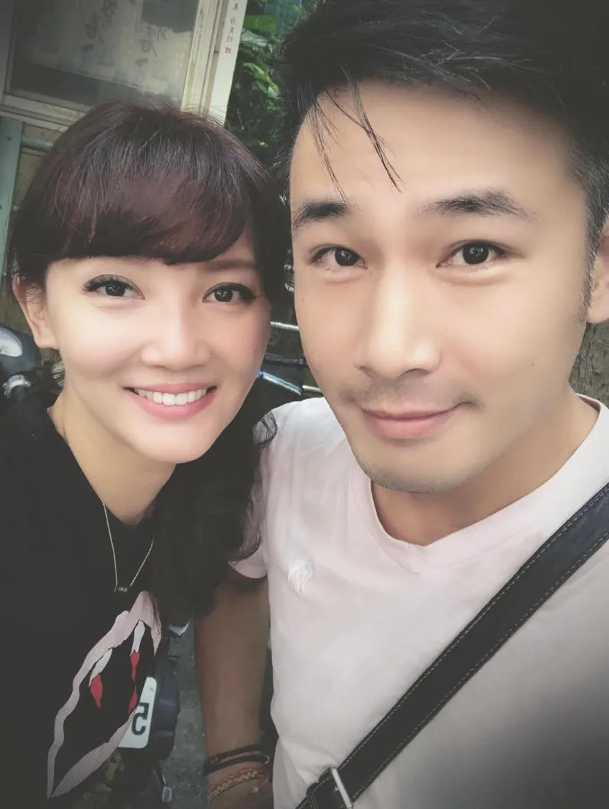 傅子純靈堂開放首日　遺孀曬結婚登記照痛喊：今晚你缺席