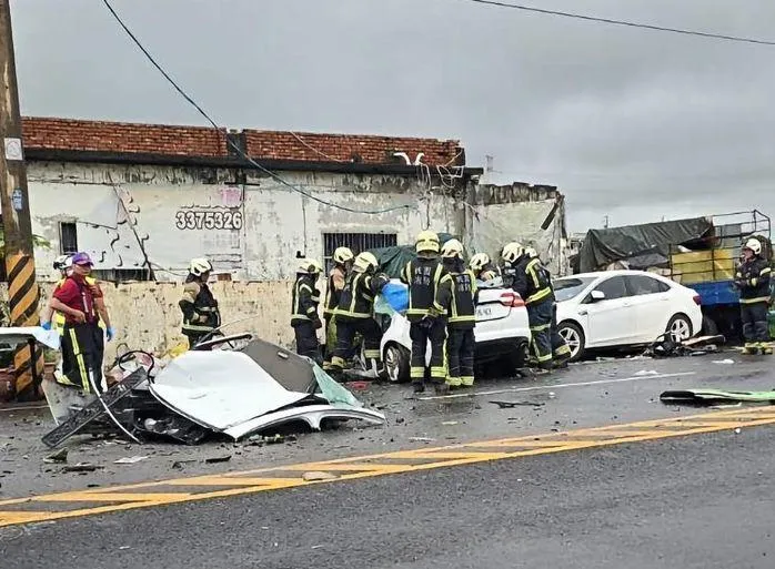 影/搶命一刻影片曝！近距離直擊桃園重大死傷車禍現場