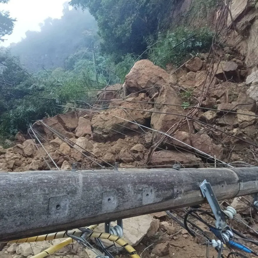 大湖鄉苗61線驚傳山崩落石　鄉長緊急發聲：請避開