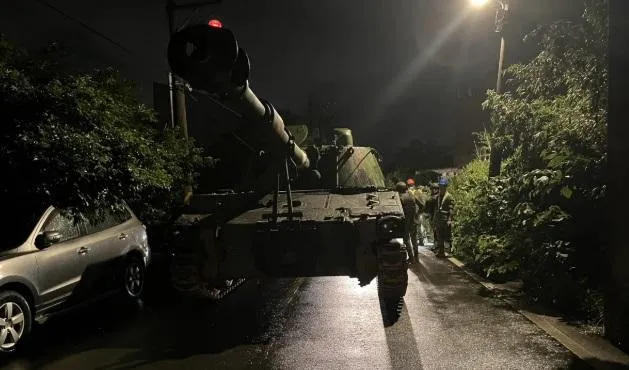 陸軍履帶車楊梅出大事　5車遭殃被撞毀