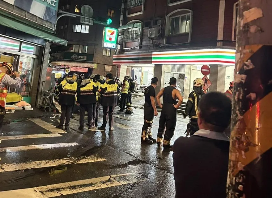 影/桃園民宅凌晨氣爆奪命！7旬婦送醫不治、1女嗆傷