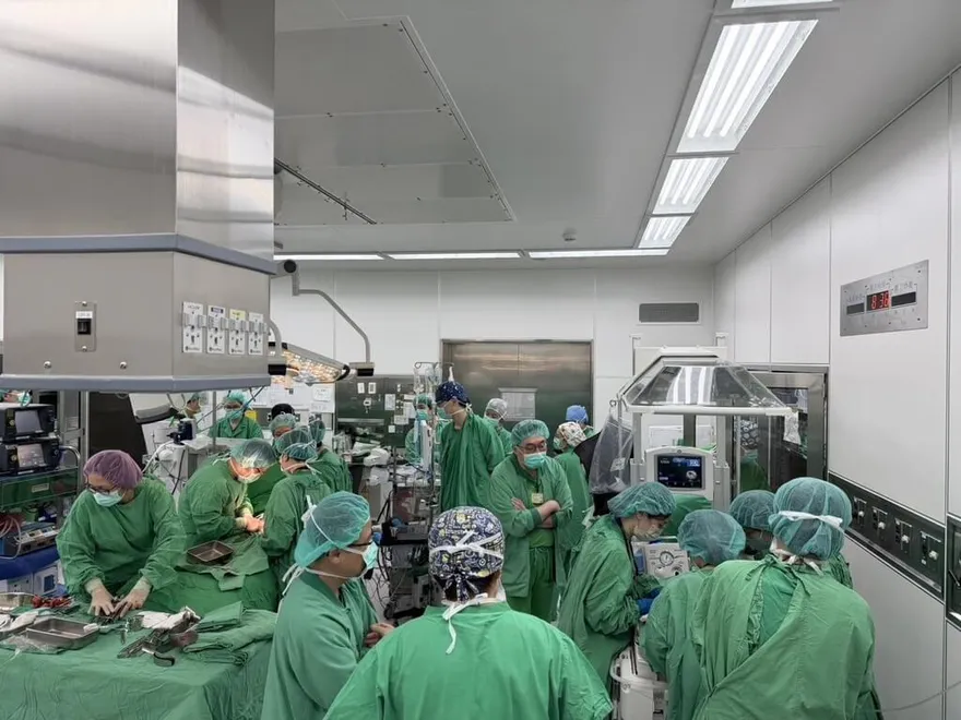 腦瘤復發出血仍拒用藥保胎！北榮30醫護接力搶救母子均安