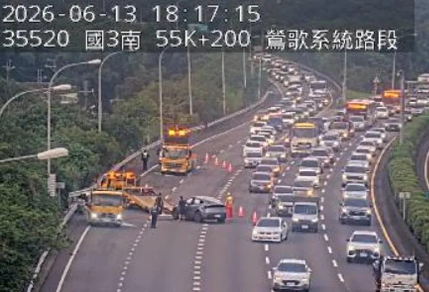 國3南下嚴重車禍！車流回堵2公里　3人送醫急救