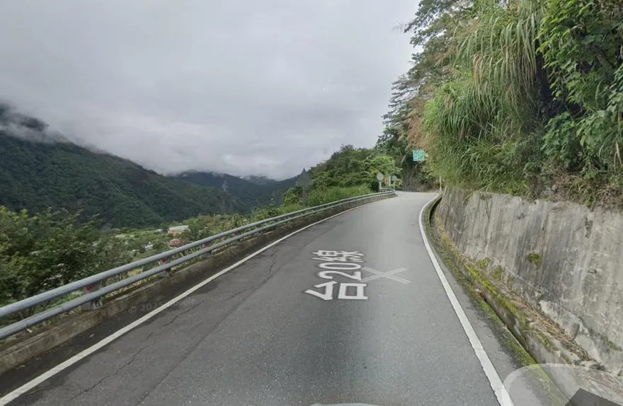 南橫利稻段騎士倒車摔落30米深谷　搜救中