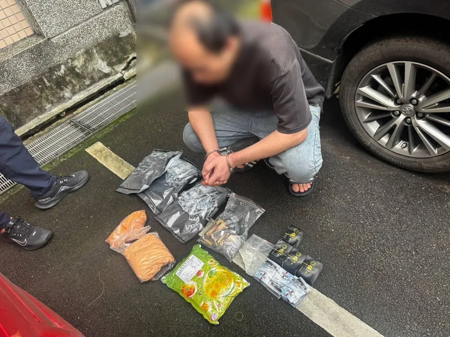 影/毒品小蜜蜂！平鎮男毒駕飄移　起出2000包咖啡包、彩虹菸