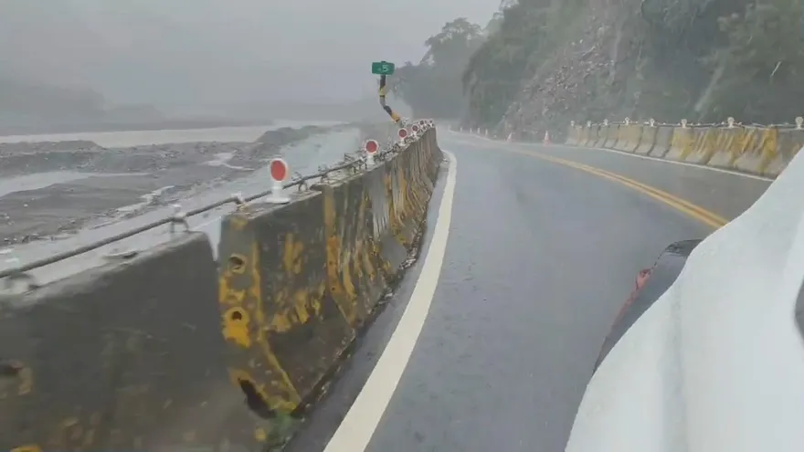 影/山區雨勢加劇聯外道路斷！高雄桃源區下午起停班停課
