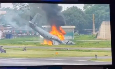 印度空軍訓練機滑行失控爆炸釀5死　副駕駛奇蹟生還