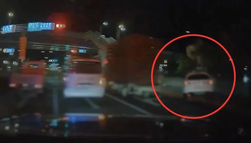 影/新北板橋休旅車拒檢狂飆　衝人行道甩開警車逃逸