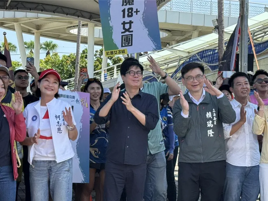 柯志恩、賴瑞隆拚到「肚臍歪」！陳其邁：唱歌都比我好聽