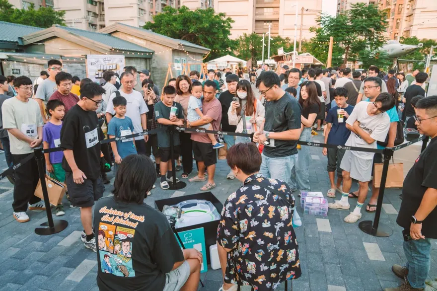 意外翻紅！台南二空新村掀戰鬥陀螺熱潮　64人賽事湧千人