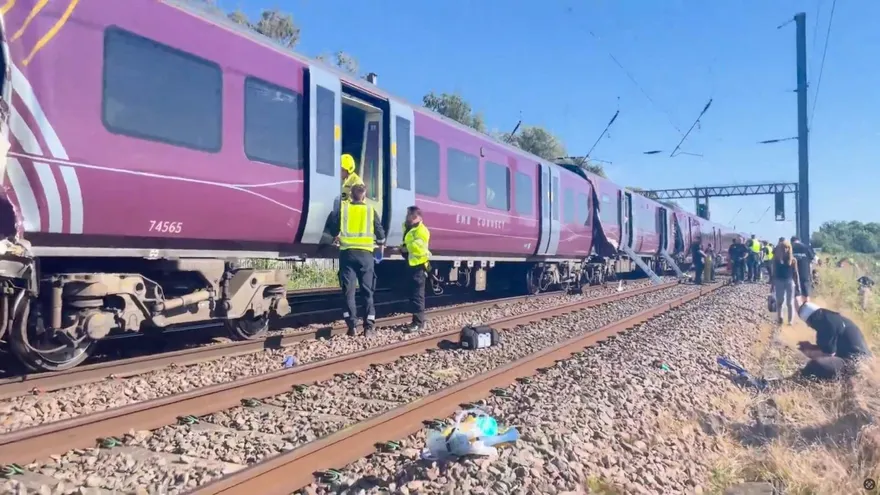 英國倫敦近郊2列車相撞　「乘客遭拋飛」釀1死89傷