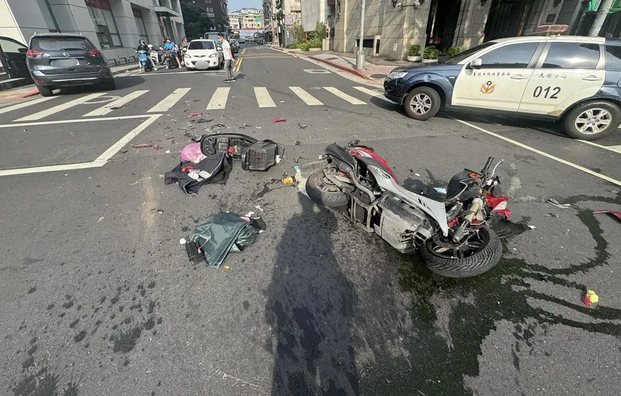 影/北市大安區騎機車擦撞車禍　騎士噴飛命危送醫搶救