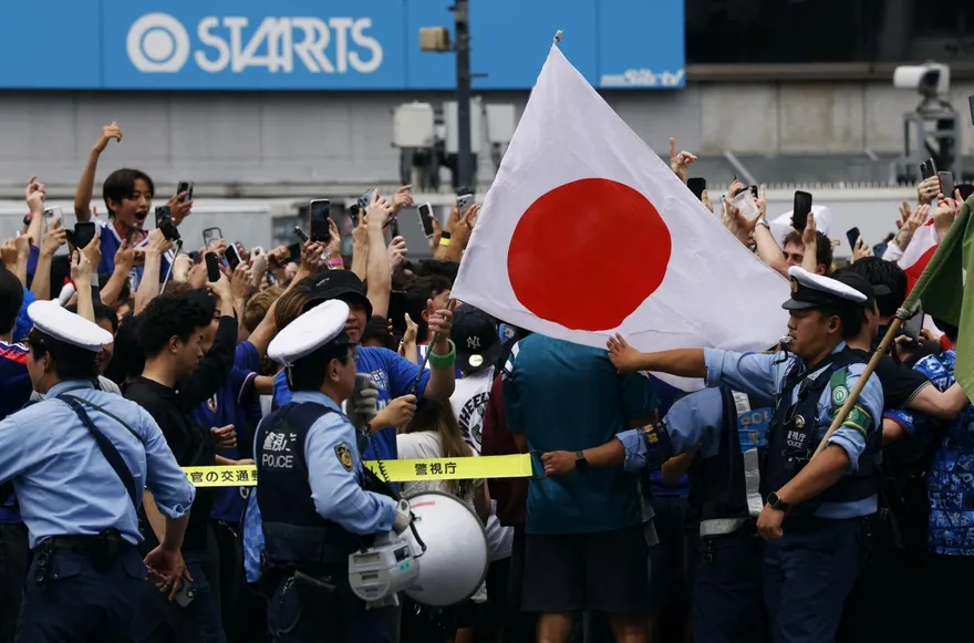 世足/炸裂澀谷！日本球迷樂瘋　萬人擠爆十字路口
