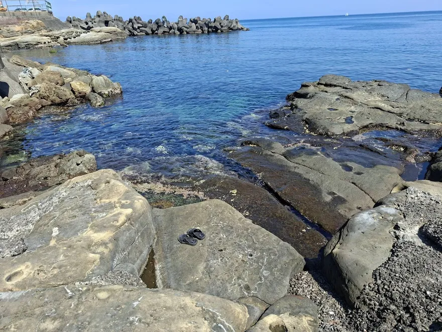 礁石剩拖鞋！新北瑞芳釣客「人間蒸發」　遺體漂八斗子外海