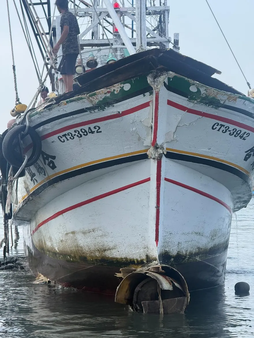 影/濃霧鎖澎湖！西嶼2艘漁船連環遇險　撞橋墩、擱淺牛心灣