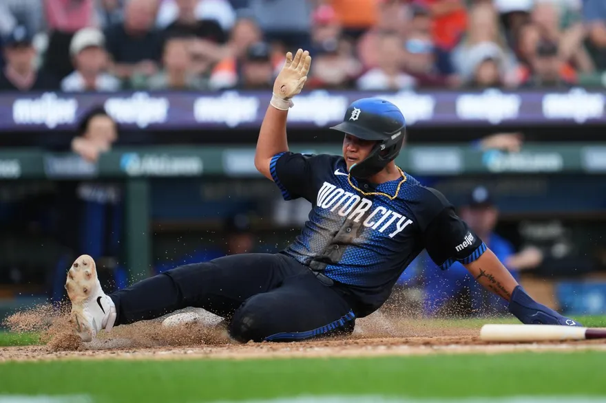 MLB/李灝宇棒打洋基王牌　短打衝上壘振臂「挑戰後改判出局」