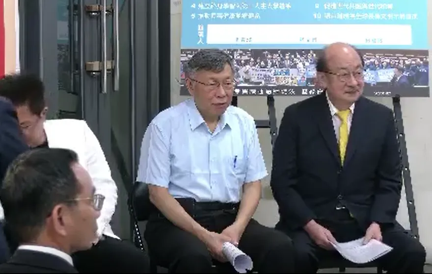 綠白合曙光？柯文哲、柯建銘同框互稱「老朋友」 柯建銘：最好能合作