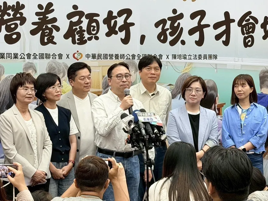 體驗學生餐盤！黃世杰：實質讓孩子吃得營養吃得好