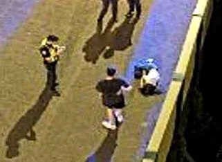 影/悚！夫妻國道吵架「妻負氣開門撞路肩護欄」爆頭濺血