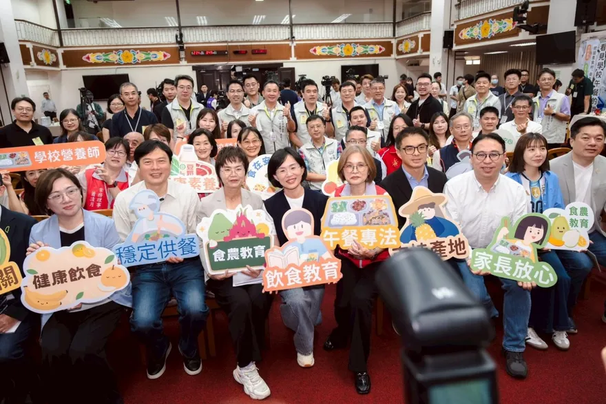 綠營學生餐盤活動獨缺沈伯洋　楊智伃嘆：被當作票房毒藥
