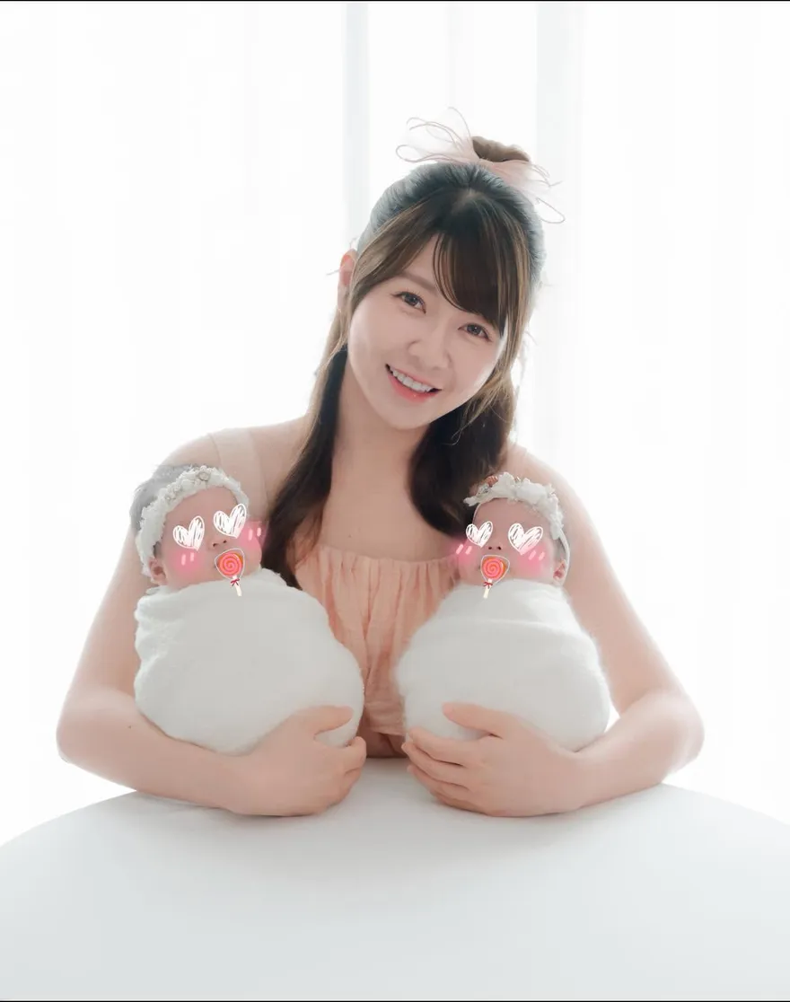 謝京穎雙胞胎女兒滿月！曬「滿地愛馬仕橘盒」寫真照　曝當媽後轉變