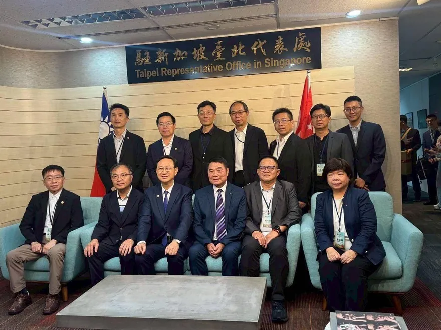 率團至新加坡取經　鍾東錦盛讚：口碑行銷和名人品牌效應值得借鏡