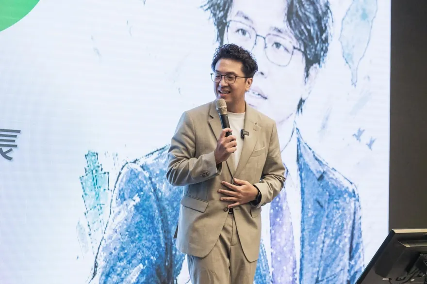黑熊大將涉盜大量女學生照　制服地圖創辦人成沈伯洋競選網站操刀手