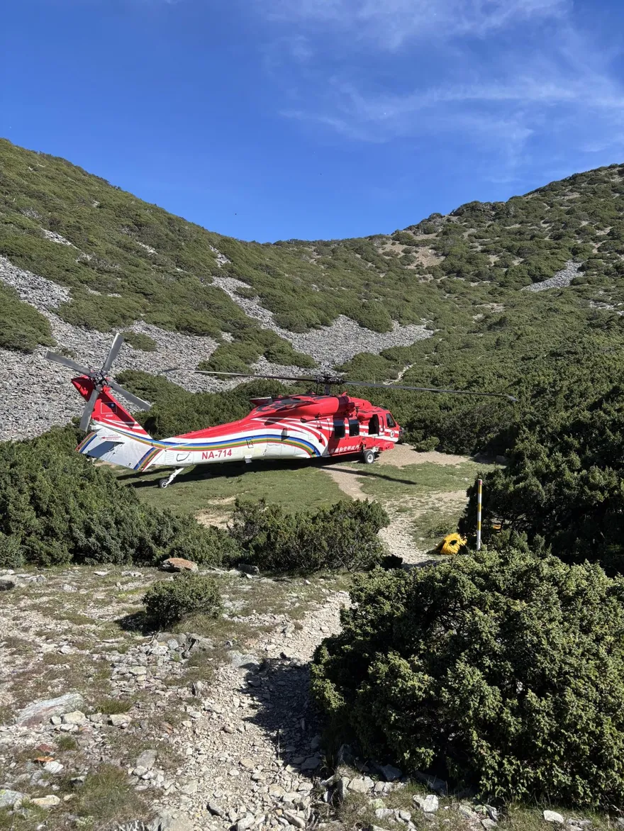 影/回家了！女墜百米深谷魂斷玉山「遺體吊掛載返」