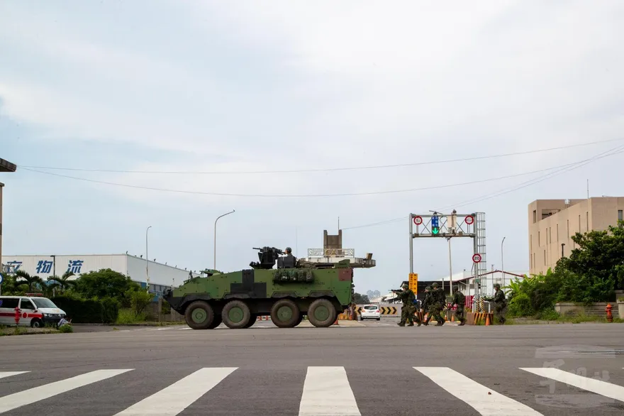 直擊/立即備戰操演Day 2　陸軍第269旅裝甲戰車現身街頭