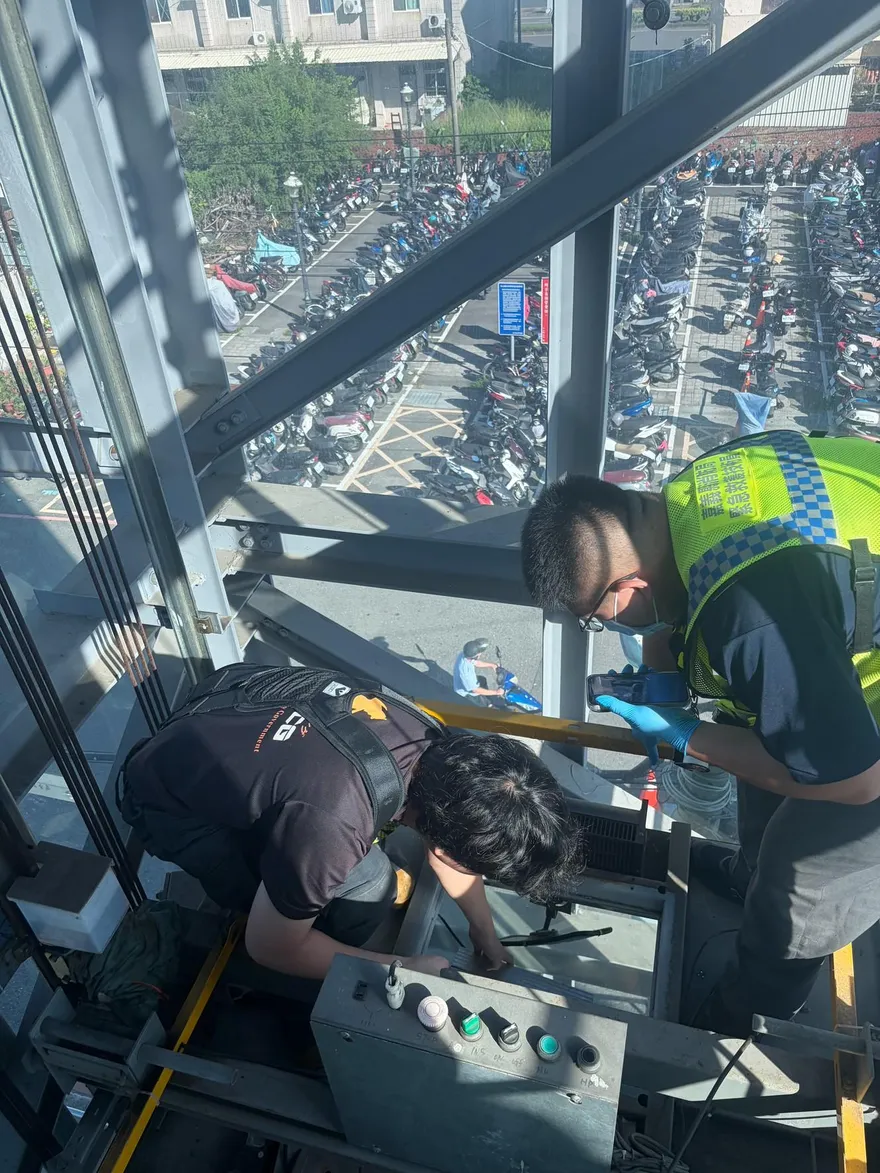 影/嘉義水上車站電梯故障　8人受困半小時熱翻
