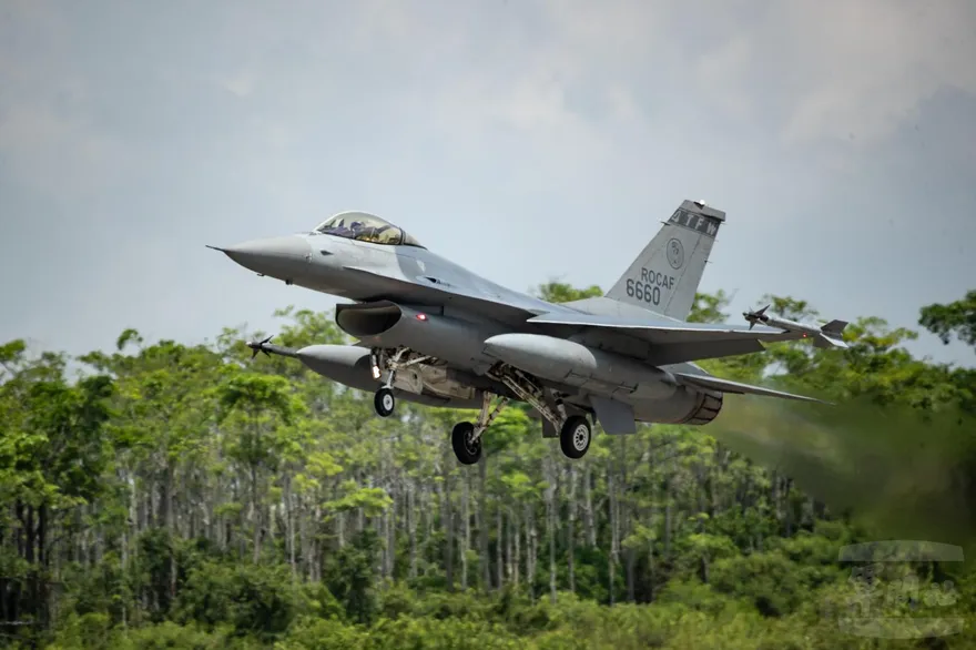 直擊/立即備戰操演Day 3　空軍戰機緊急升空實施戰力保存