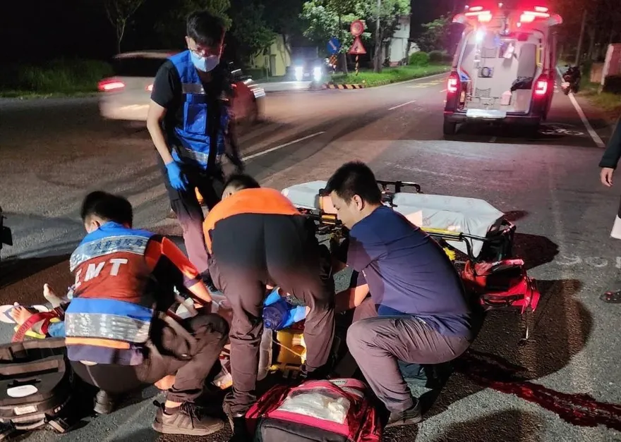 柳營死亡車禍！39歲騎士撞流浪狗「人車噴飛」重摔亡