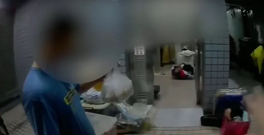 小兄妹獨搬家具餓肚子　暖警自掏腰包買煎餃相助