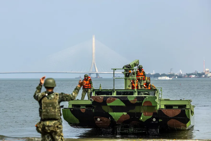 直擊！死守台北政經中樞！工兵淡水河布防　祭出這招炸敵軍