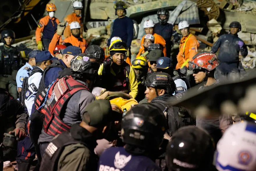 瓦礫堆傳出「生還者聲音」！委內瑞拉官方證實：至少23人獲救