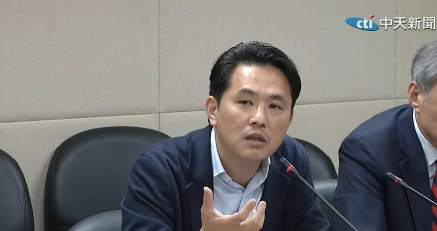 地方傳王定宇下屆不選了　陳以信酸「沒你這麼能幹」：好膽麥走