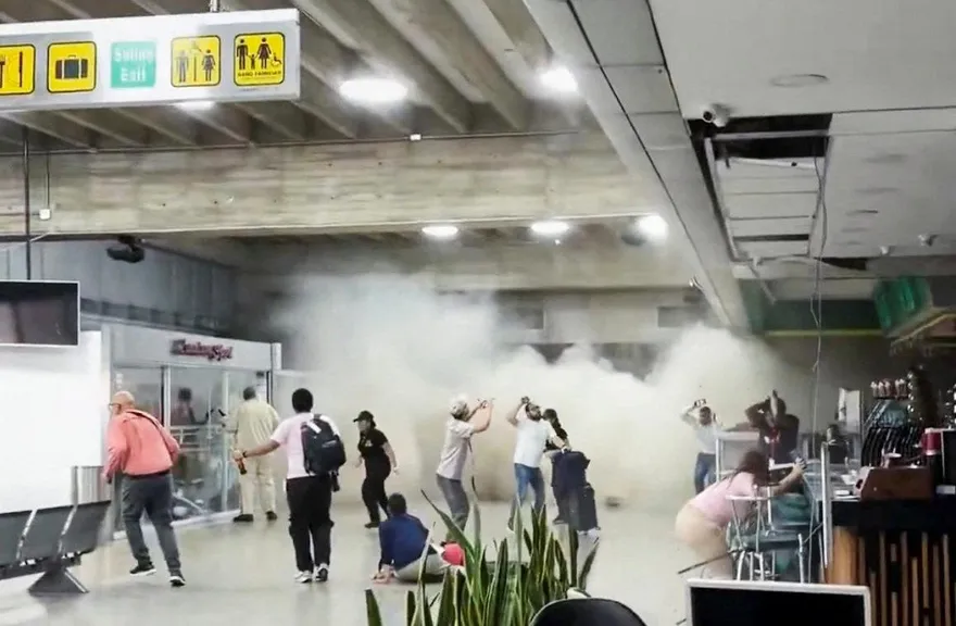 影/恐怖！委內瑞拉強震機場天花板「瞬間崩塌」　旅客尖叫逃命