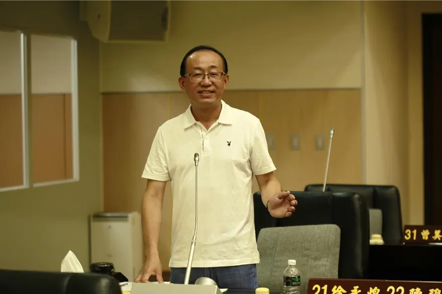 震撼！苗栗縣議員徐永煌涉圖利罪判刑定讞　考察中遭警方帶走發監