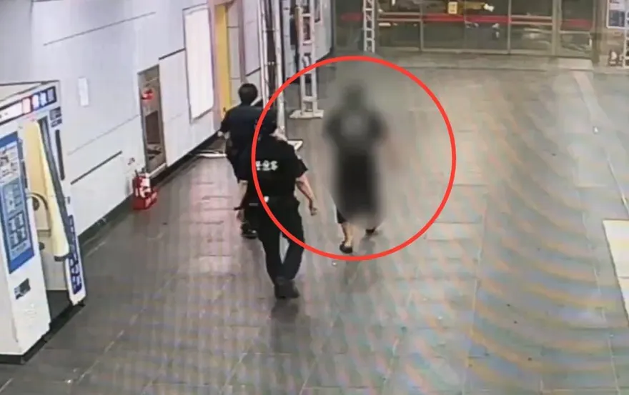 影/北車南三門男子遭狂毆濺血　鐵警速逮嫌犯到案