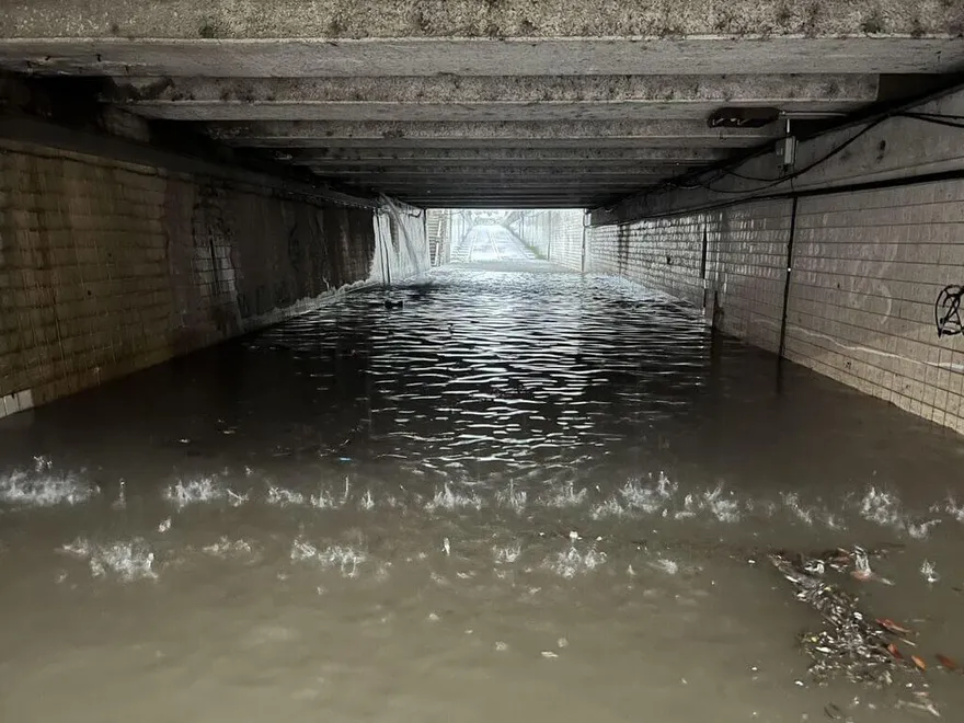 雨彈狂炸！新竹縣湖口鄉、新豐鄉多處地下道淹水實施交管