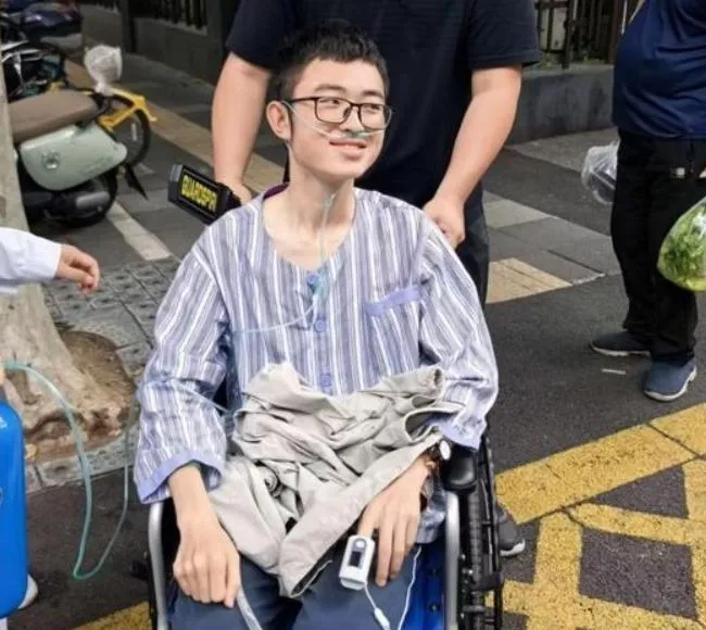 陸「氣胸少年」拼出奇蹟！戴氧氣+引流管應考　618分料進清華