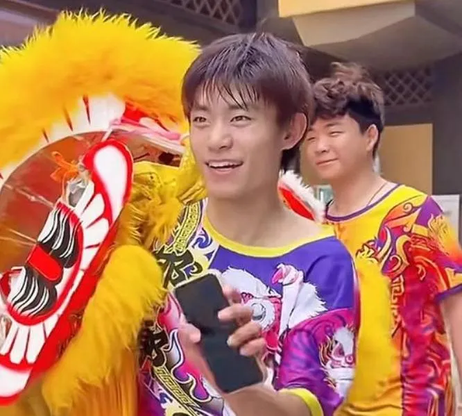 撞臉易烊千璽！陸19歲鮮肉「舞獅團員」暴紅　網驚「邯鄲分璽」