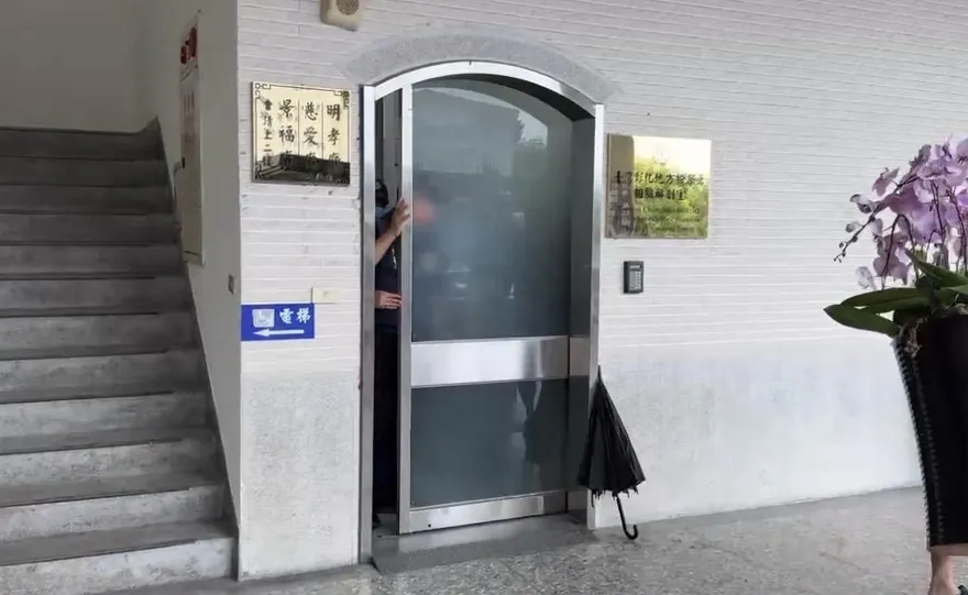 影/連日大雨沖出「保鮮膜木乃伊」　死者身分曝光今相驗