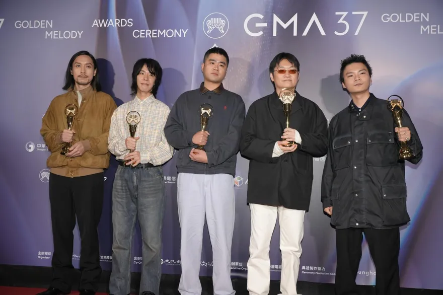 金曲37/擊敗告五人！落日飛車睽違5年奪最佳樂團：5位直男多元成家