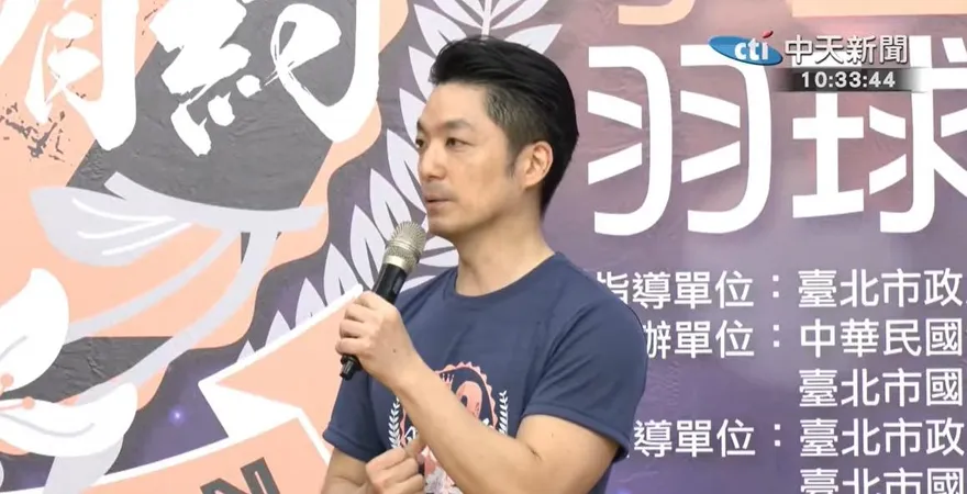 沈伯洋低調勘災「白衣白雨鞋白到發亮」！蔣萬安秒回一句