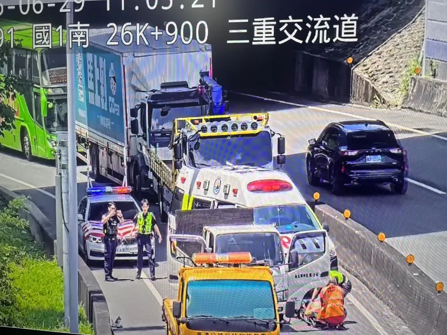 徘徊生死關頭！國1「貨車司機突停匝道」昏迷命危